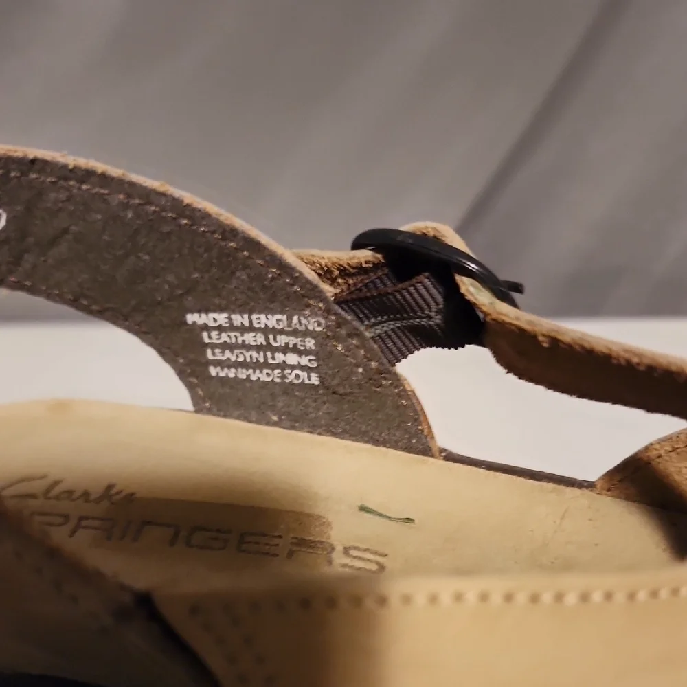 Clarks Women's Tan Cross-Strap Sandals - Picture 3 of 9